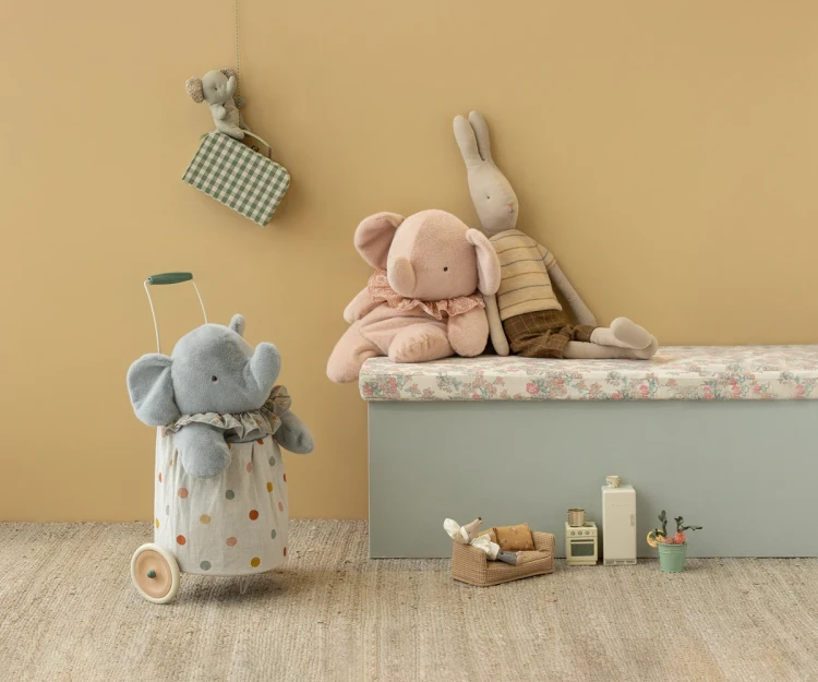 Marchewki-w-torbie-Maileg-Tuuli-Gdynia.png-2.webp