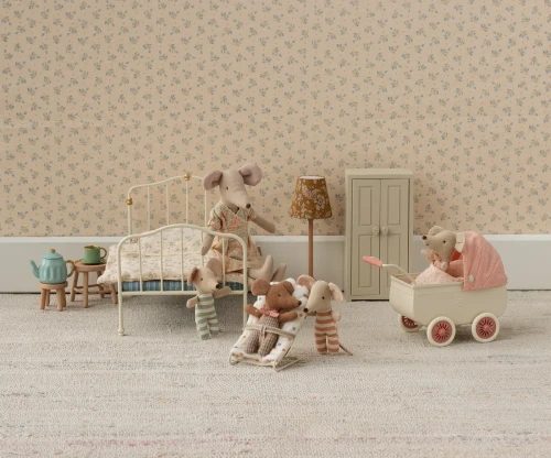 wozek-dla-myszek-pram-coral-maileg.png-2.webp