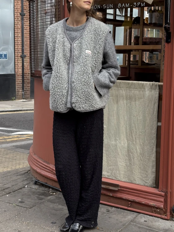Kamizelka-z-welny-merino-stone-grey-Happymess-Tuuli-Gdynia.jpg