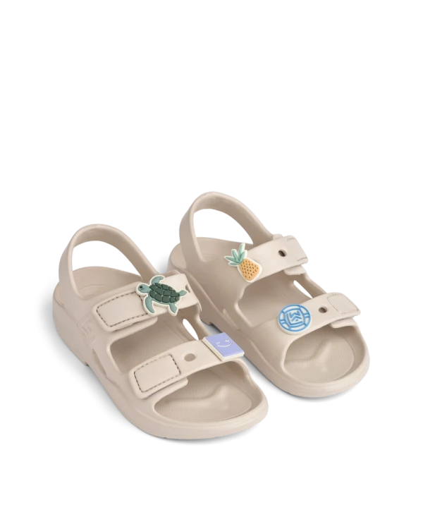 Sandały-dziecięce-Liewood-LILO-z-przypinkami-Charms-i-regulowanym-zapięciem.png