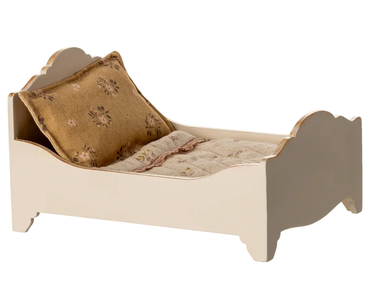 Łóżko-dla-myszek-Big-Sister-i-Big-Brother-Off-White-Maileg.png-2.webp