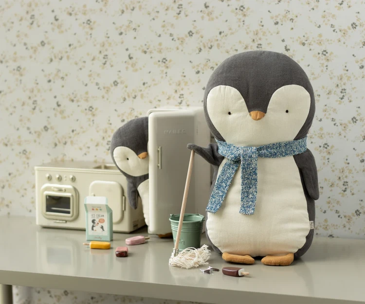 Maskotka-Pingwin-Penguin-Small-Maileg.jpg.webp