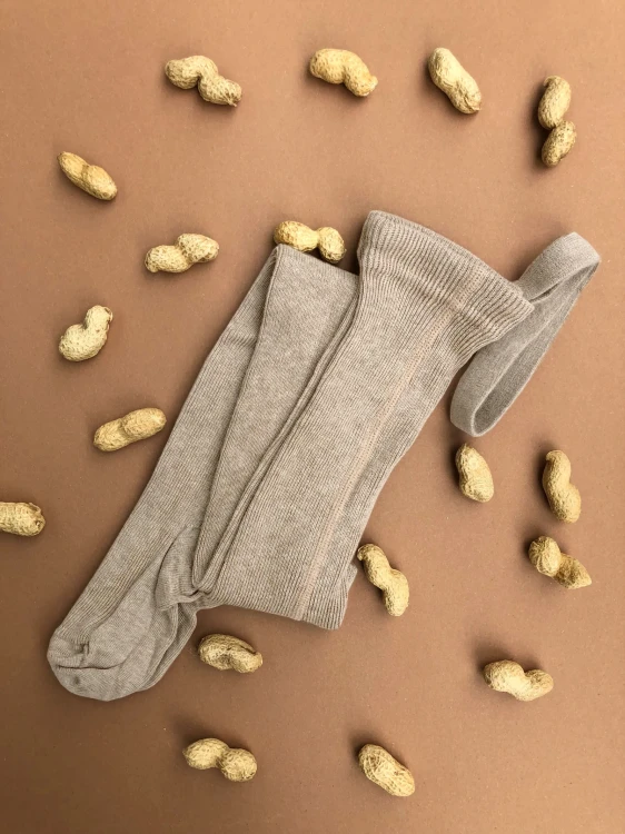 Rajstopy-z-szelkami-Silly-Silas-Peanut-Blend.webp