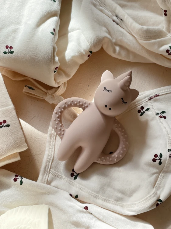 Gryzak-Jednorożec-z-naturalnego-kauczuku-Teether-Unicorn-Konges-Slojd.jpg
