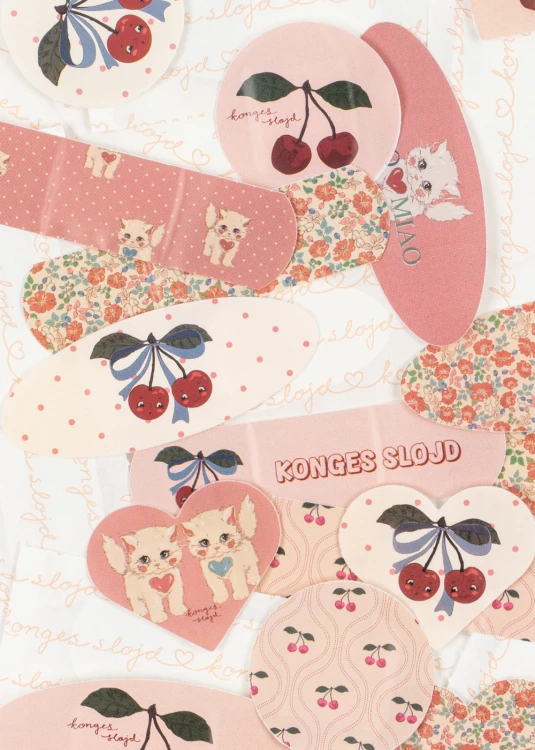 Zestaw-plastrów-Kiss-and-Comfort-Cherry-Konges-Slojd.jpg