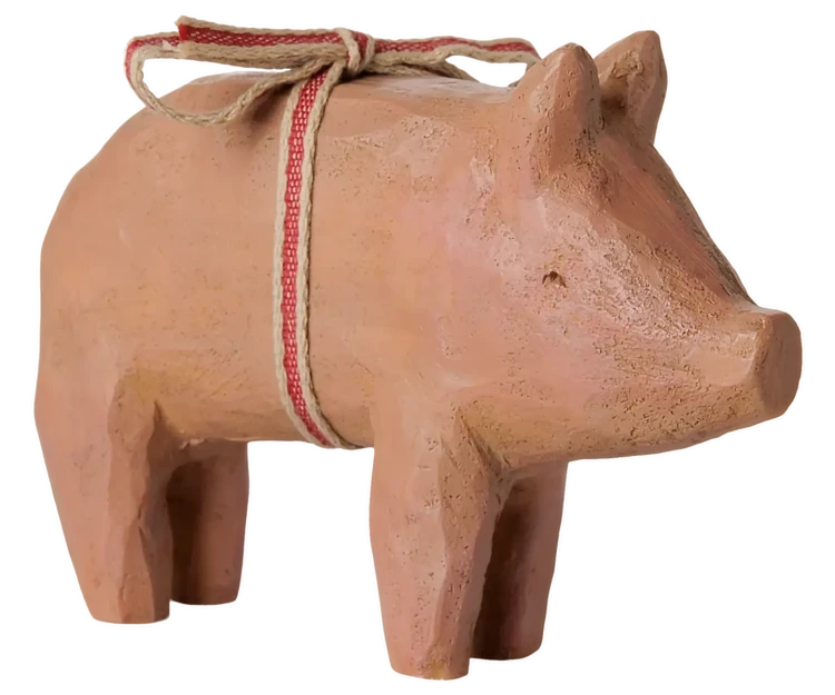 Dekoracja-bożonarodzeniowa-Świnka-Pig-with-Ribbon-Medium-Maileg.png-2.webp