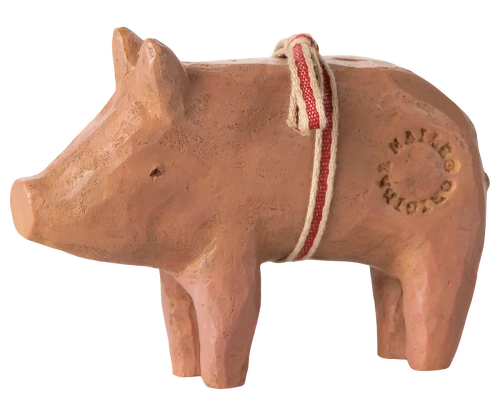 Dekoracja-bożonarodzeniowa-Świnka-Pig-with-Ribbon-Medium-Maileg.png-2.webp