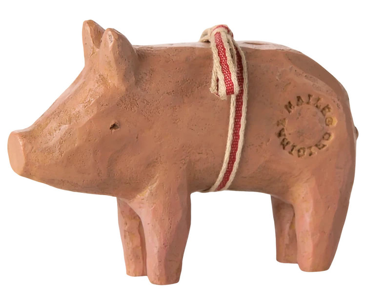 Dekoracja-bożonarodzeniowa-Świnka-Pig-with-Ribbon-Medium-Maileg.png-2.webp
