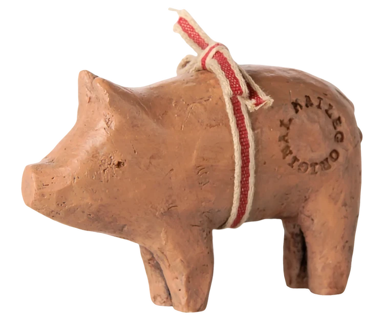 Dekoracja-bożonarodzeniowa-Świnka-Pig-with-Ribbon-Small-Maileg.png-2.webp