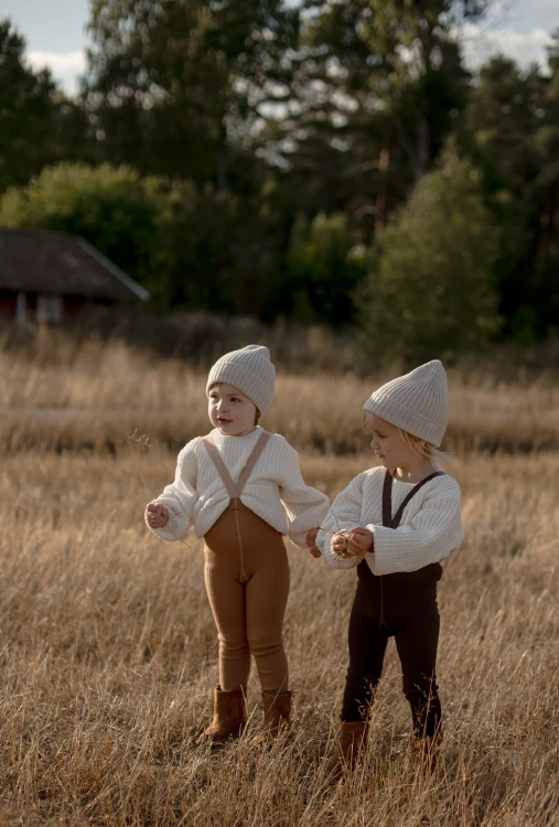 Legginsy-z-szelkami-z-wełny-merino-Silly-Silas-Cappucino.jpg