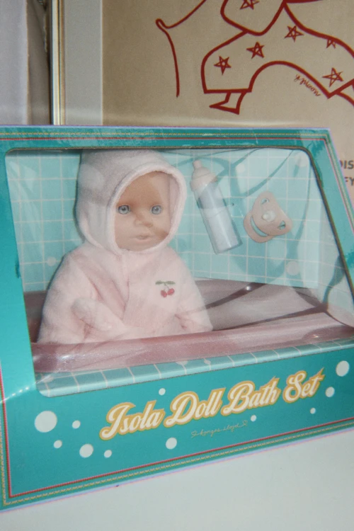 Zestaw-prezentowy-lalka-z-wanienka-Isola-Doll-Bath-Set-Konges-Slojd.jpg