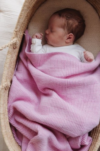 Koc-z-wełny-merino-HVID-Ivy-Cotton-Candy.jpg