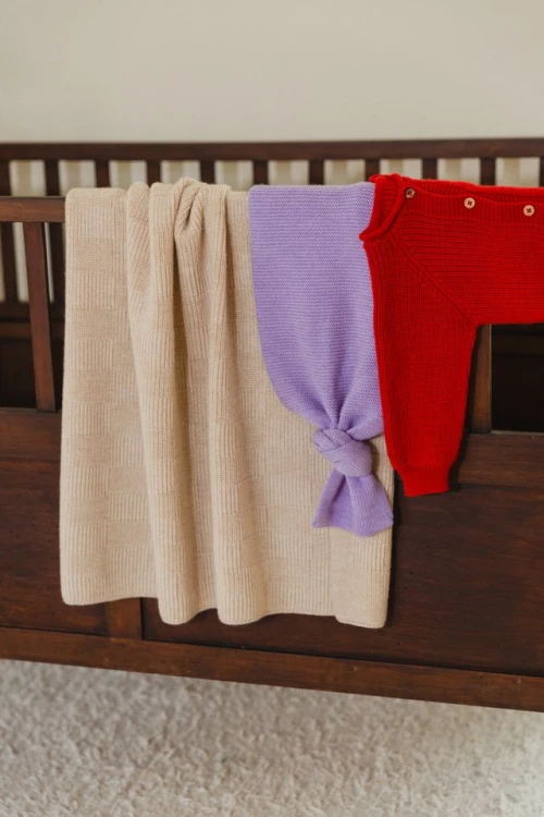 Kardigan-z-wełny-merino-Inga-Red-HVID.jpg
