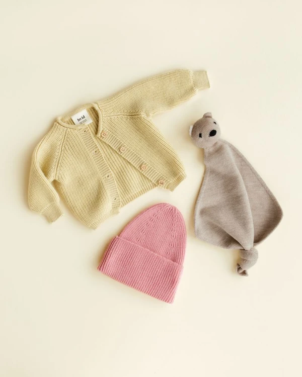 Kardigan-z-wełny-merino-Inga-Light-Yellow-HVID.jpg