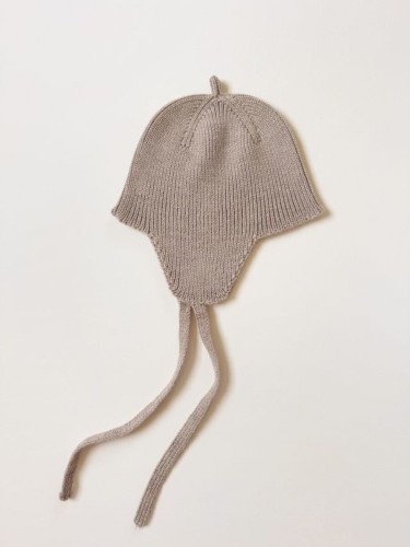 Bonetka-z-wełny-merino-Kota-Sand-Hvid.jpg