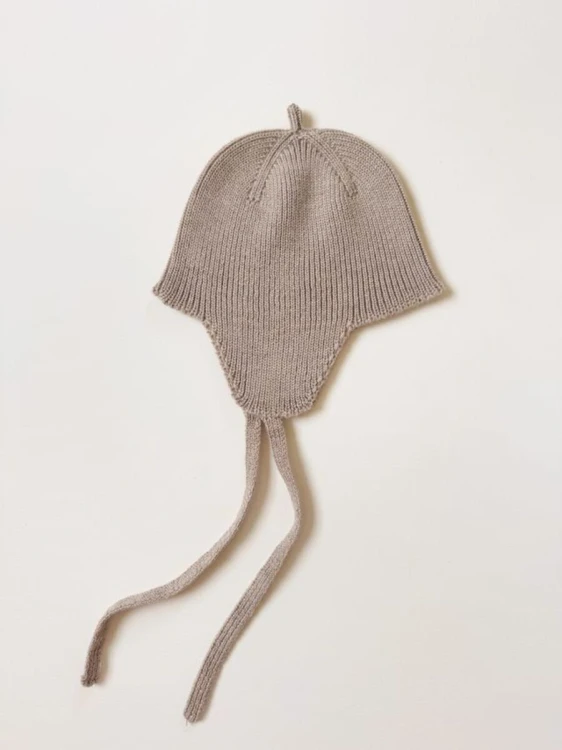 Bonetka-z-wełny-merino-Kota-Sand-Hvid.jpg