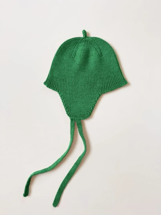 Bonetka-z-wełny-merino-Kota-Grass-Hvid.jpg