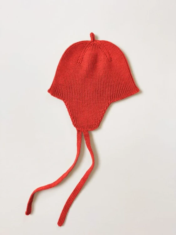 Bonetka-z-wełny-merino-Kota-Red-Hvid.jpg