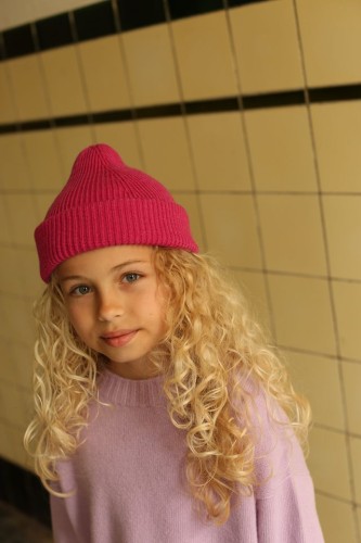 Całoroczna-czapka-z-wełny-merino-dla-dzieci-Fonzie-Fuchsia-HVID.jpg