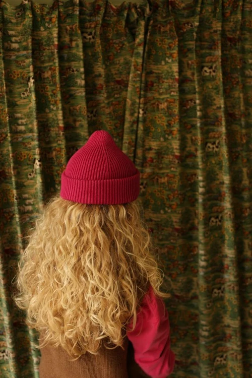 Całoroczna-czapka-z-wełny-merino-dla-dzieci-Fonzie-Fuchsia-HVID.jpg