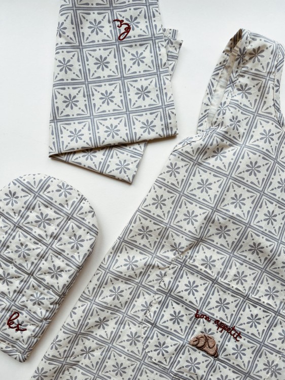 KS4230 - KIDS APRON SET - PETITE CUISINE - Main.jpg