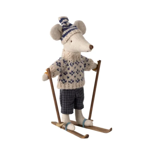 MAILEG-zimowa-myszka-z-nartami-15-cm-WINTER-DAD-blue-chwalipietka-599x599.png.webp