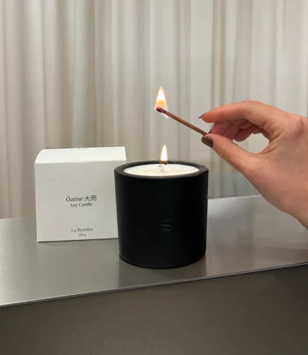 Świeca-sojowa-Oame-LaBomba-Tuuli-Gdynia-Sopot-Gdansk.png.webp